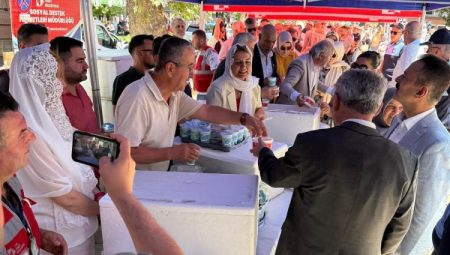 Ünlü mevlidhanlar İzmit’in 104. kurtuluş yılında buluştu
