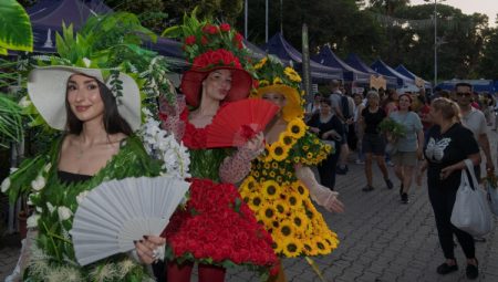 1. İzmir Balkon ve Bahçe Bitkileri Festivali başladı