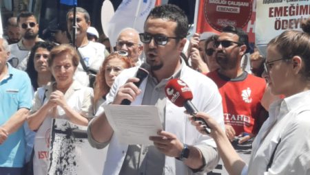 Aile Hekimleri İstanbul'da eylemde… Eziyet Yönetmeliği geri çekilsin!