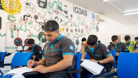 İGDAŞ'ın 'Altın Bilezik'i gençlere gelecek vadediyor