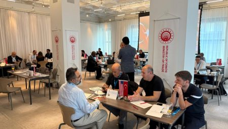 Türk mobilyası Şikago’da fırtına estirdi