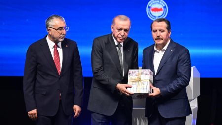 Erdoğan’dan Memur-Sen'e övgü: Milletin ve demokrasinin yanında saf tuttunuz