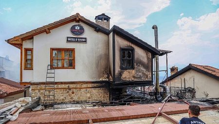 Antalya Büyükşehir İtfaiyesi 3 dakikada müdahale etti