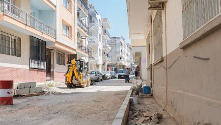 Balçova’da park yenileme ve çevre düzenleme mesaisi