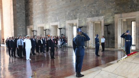 BALKANTÜRKSİAD yönetiminden Anıtkabir ziyareti
