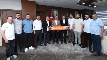 Başkan Büyükakın şampiyon sporcuları ağırladı