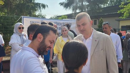 Başkan Sezer, Sınava Giren Öğrencilere Başarılar Diledi