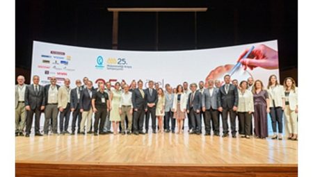 Başkan Tugay: Bilinçli olmalı,  güzel bir ülke için hep birlikte çalışmalıyız