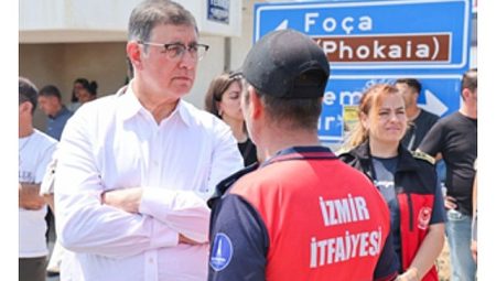 Başkan Tugay Foça’da yangın bölgesinde