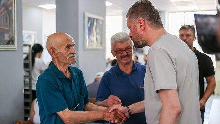 Başkan Zeyrek anısına Buca Kent Lokantalarında yemekler ücretsiz dağıtıld