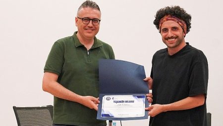 Dijital spor medyasının fenomenleri Egeli iletişimcilerle buluştu