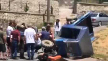Düzce Akçakoca’da pat pat devrildi: 1 kişi yaralandı