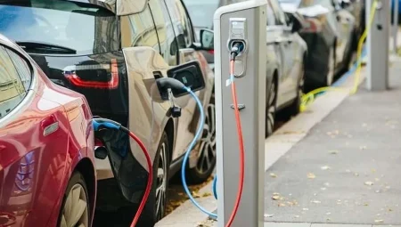 Elektrikli otomobil reklamları mercek altında! Yanıltıcı menzil beyanlarına rekor cezalar!