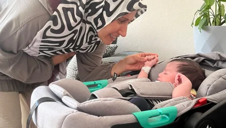 Emre bebek, İzmir’de koruyucu aileyle buluştu… ‘Geçici Koruyucu Aile’ modeli yaygınlaşıyor