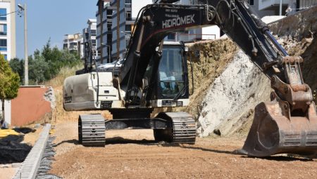 Bursa Gemlik’te yol açma çalışmaları hız kesmeden sürüyor