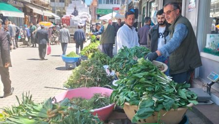 Van’da yöresel otlara yoğun ilgi uçkun ve diğer şifalı bitkiler tezgâhlarda yerini aldı – Birlik Haber Ajansı