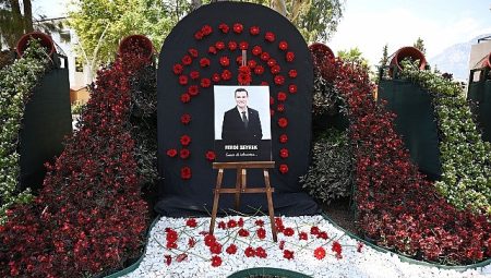 Kemer’de Başkan Zeyrek için anma alanı oluşturuldu
