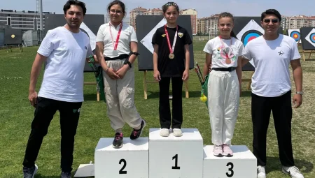 Konya Meramlı okçulardan hedef tam isabet