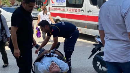 Kumluca’da küçük çocuğa motosiklet çarptı!