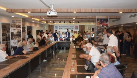 CHP Bursa'dan eğitim notu: Eğitim çöküyor, MEB sınıfta kaldı!