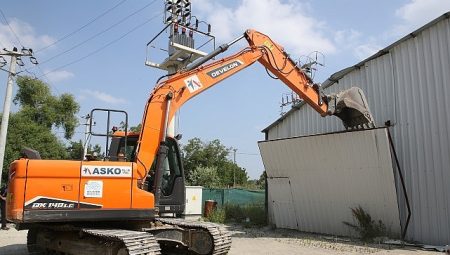Nilüfer’de kaçak iş yeri yıkıldı