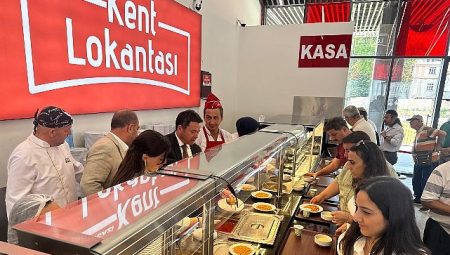 Osmangazi Belediyesi’nden Ferdi Zeyrek anısına yemek ikramı