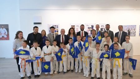 Başkan Şadi Özdemir Peja’nın Kurtuluş Günü törenlerine katıldı