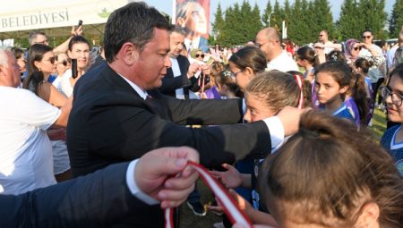 Bursa genç voleybolcuların kalbi Osmangazi'de attı