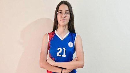 Voleybolda Ödemiş’in ilerleyişi sürüyor