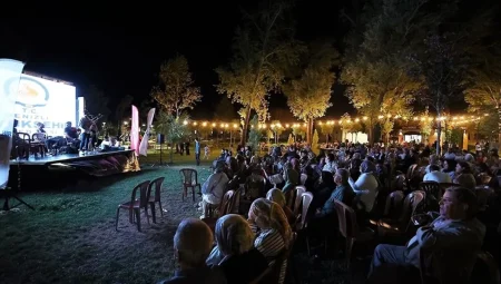 “Yaz Konserleri” Çivril’de başladı, sinema keyfiyle renklendi