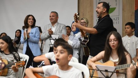 Bursa Osmangazi Yetenek Evi öğrencilerinden yılsonu şöleni