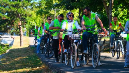 Sakarya'da aileler birlikte pedal çevirdi