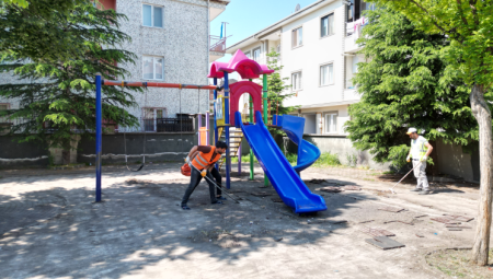 Bursa İnegöl’de 7 mahallede 22 parkın zemini yenileniyor