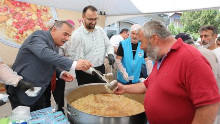 Sakarya'da bir günde 15 bin kişiye aşure ikramı