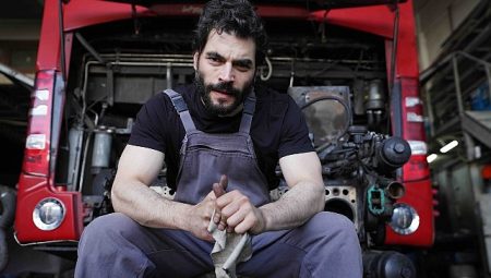 Akın Akınözü ‘Veliaht’taki Karakteri İçin Araba Tamirhanesine Girdi!