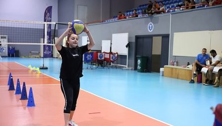 Başkan Çerçioğlu minik sporcuları voleybolla buluşturuyor