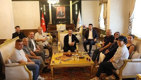 Başkan Rasim Arı, Halk Günü’nde Vatandaşları Dinledi
