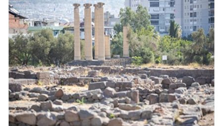 Başkan Tugay Smyrna kazılarını inceledi