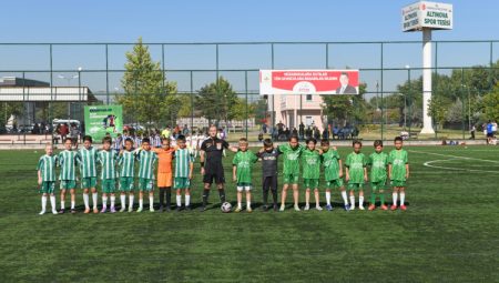 Geleceğin futbolcuları Osmangazi’de sahaya çıktı