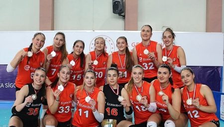 Eczacıbaşı Spor Kulübü Altyapı Takımları 2024 – 2025 Sezonuna Damga Vurdu!