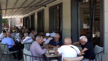 Hizmete giren emekliler lokaline kısa sürede yoğun ilgi