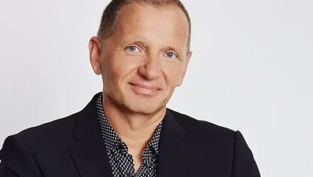Itaka Holdings başkanı Mariusz Janczuk ve LOT Polish Airlines CEO’su İstanbul Turizm Fuarı kapsamındaki Turizm Zirvesi’nde!