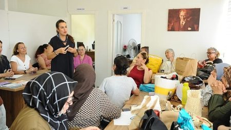 Karşıyaka’da ‘Kadın Gücü’ mahalle mahalle yayılıyor