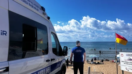 Kocaeli’den sahillere sağlık kalkanı… ‘Nakil Ambulans’ ekibi sahil nöbetinde