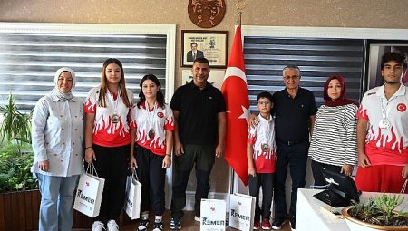 Milli sporculardan Başkan Topaloğlu’na ziyaret