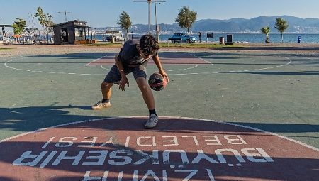 Spor istasyonlarının üçüncüsü Bostanlı’da hizmete açıldı