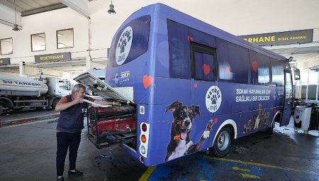 Üsküdar Belediyesi, İzmir’deki yangına müdahaleye destek amacıyla bölgeye gitti.