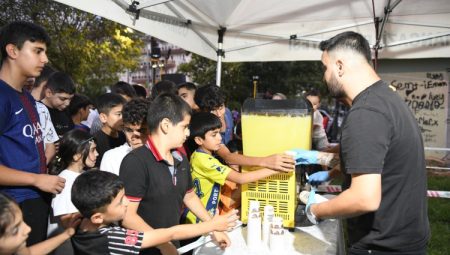 Bursa Osmangazi’de yaz akşamları eğlenceli geçiyor