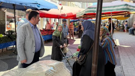 Başkan Aydın, Muradiye Pazarı’nda esnaf ve vatandaşla buluştu