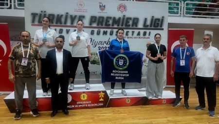 Bursa Büyükşehirli karateciler Diyarbakır’da parladı